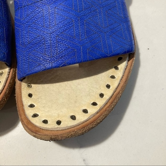 A.S. 98 Sz 39 Gladiator Style Laser Cut Out Electric Blue Leather Sandals - Picture 5 of 13